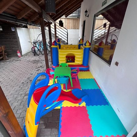 Vila Swe Sar Hotell Curtea de Argeş Exteriör bild