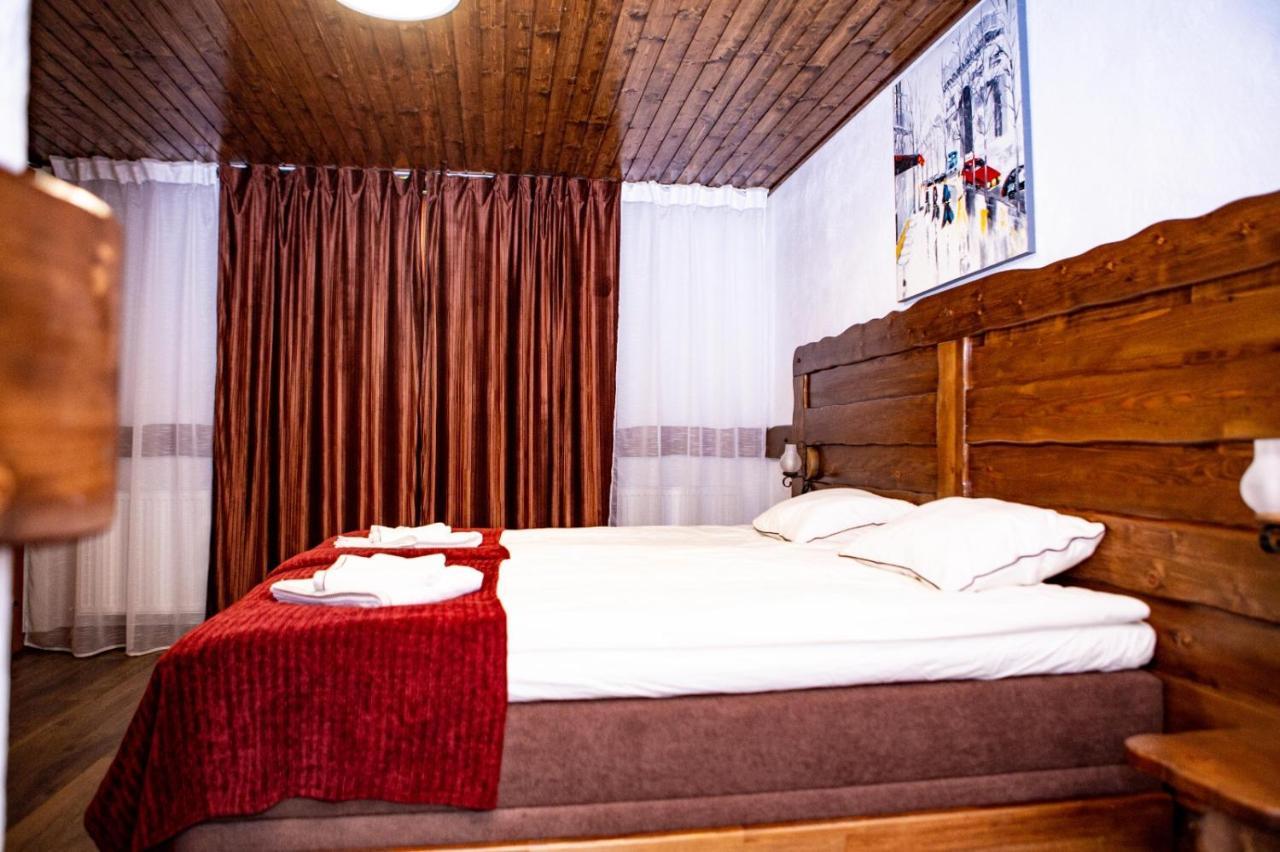 Vila Swe Sar Hotell Curtea de Argeş Exteriör bild