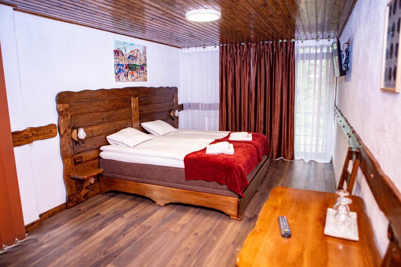 Vila Swe Sar Hotell Curtea de Argeş Exteriör bild