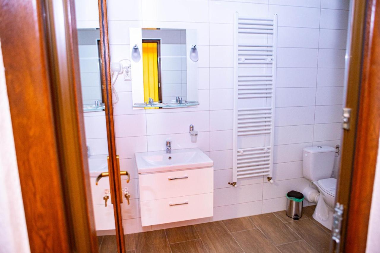 Vila Swe Sar Hotell Curtea de Argeş Exteriör bild