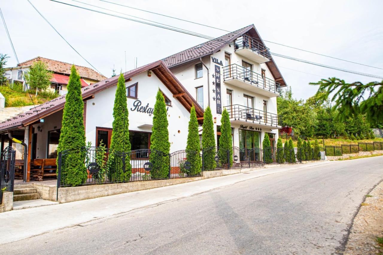 Vila Swe Sar Hotell Curtea de Argeş Exteriör bild