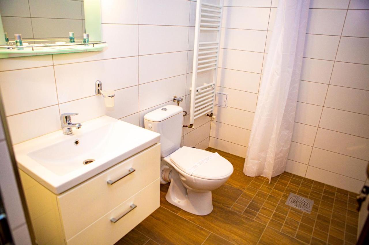 Vila Swe Sar Hotell Curtea de Argeş Exteriör bild