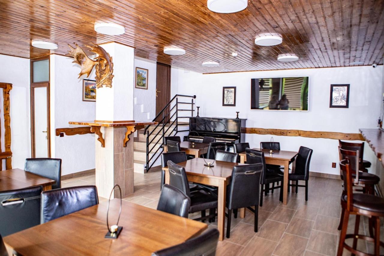 Vila Swe Sar Hotell Curtea de Argeş Exteriör bild
