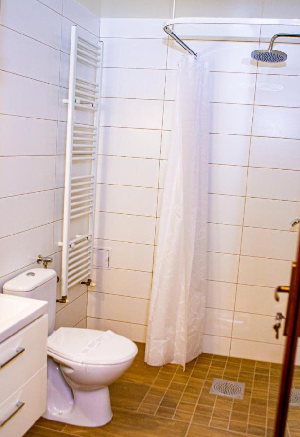 Vila Swe Sar Hotell Curtea de Argeş Exteriör bild