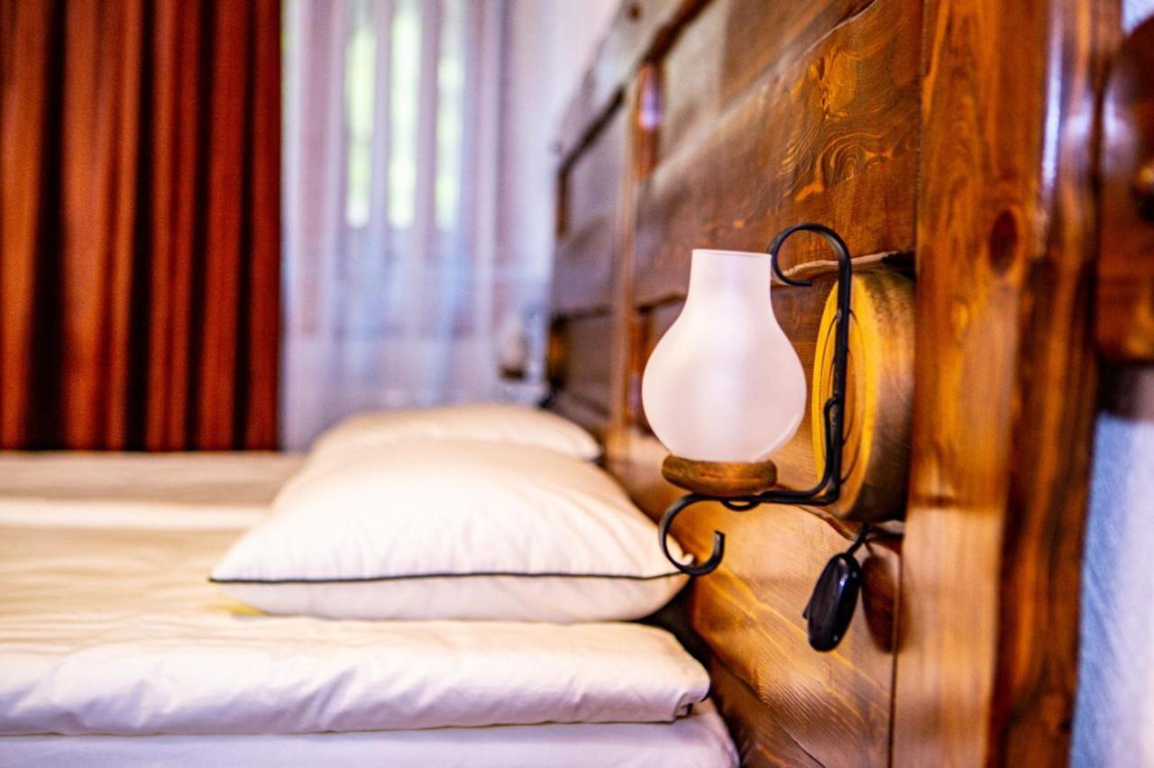 Vila Swe Sar Hotell Curtea de Argeş Exteriör bild