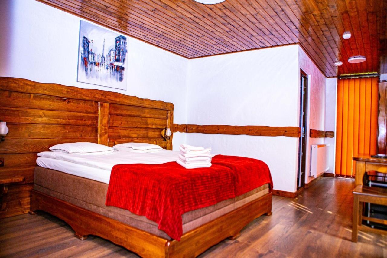 Vila Swe Sar Hotell Curtea de Argeş Exteriör bild