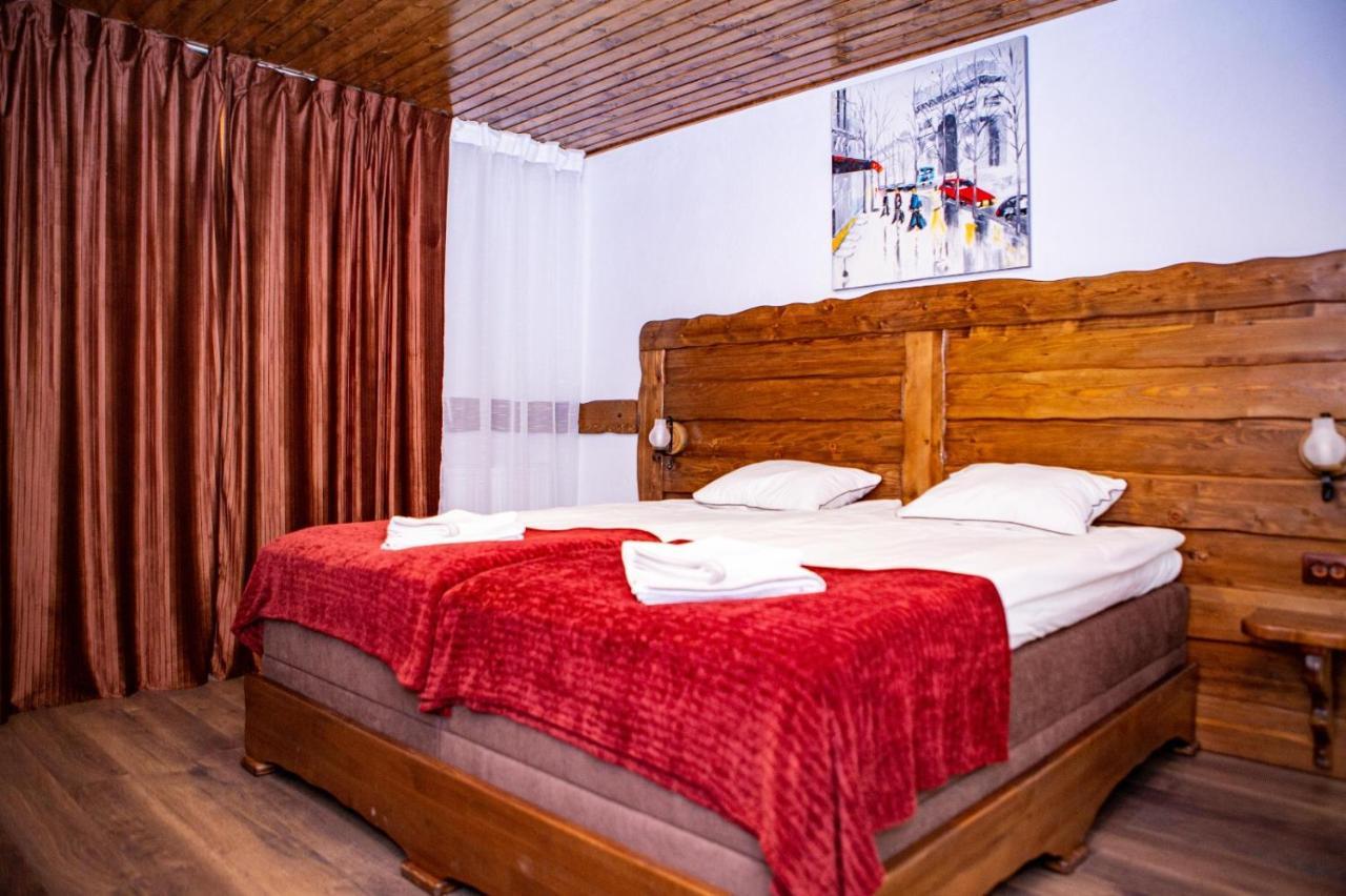Vila Swe Sar Hotell Curtea de Argeş Exteriör bild