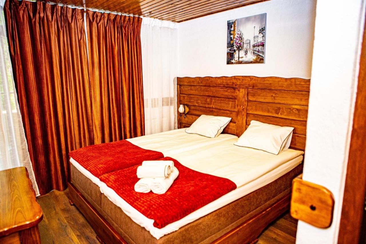 Vila Swe Sar Hotell Curtea de Argeş Exteriör bild