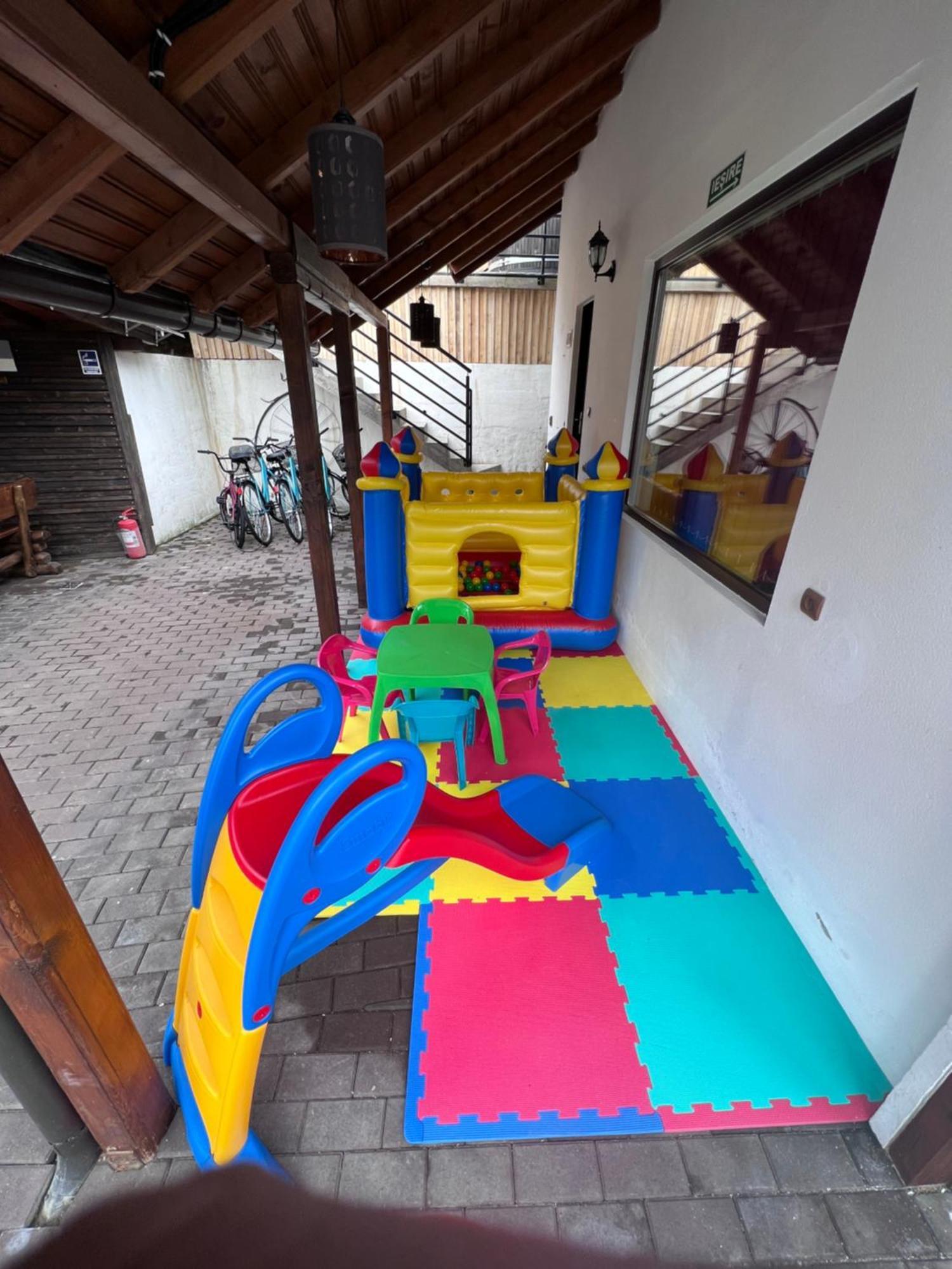 Vila Swe Sar Hotell Curtea de Argeş Exteriör bild